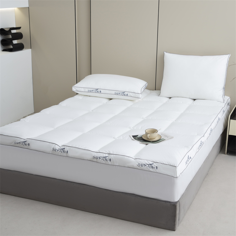 Přizpůsobený tisk loga Výplň z mikrovlákna 40s Downproof tkanina s lemem matrace potrubí Přizpůsobený tisk loga Výplň z mikrovlákna 40s Downproof tkanina s lemem matrace potrubí