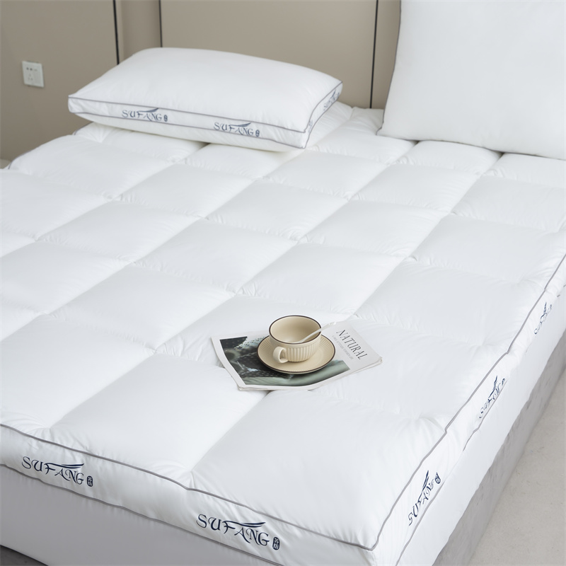 Přizpůsobený tisk loga Výplň z mikrovlákna 40s Downproof tkanina s lemem matrace potrubí Přizpůsobený tisk loga Výplň z mikrovlákna 40s Downproof tkanina s lemem matrace potrubí