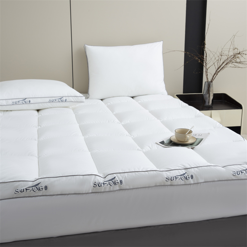 Přizpůsobený tisk loga Výplň z mikrovlákna 40s Downproof tkanina s lemem matrace potrubí Přizpůsobený tisk loga Výplň z mikrovlákna 40s Downproof tkanina s lemem matrace potrubí