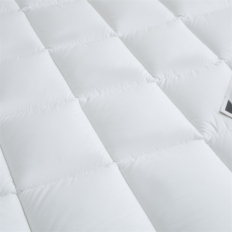 Přizpůsobený tisk loga Výplň z mikrovlákna 40s Downproof tkanina s lemem matrace potrubí Přizpůsobený tisk loga Výplň z mikrovlákna 40s Downproof tkanina s lemem matrace potrubí