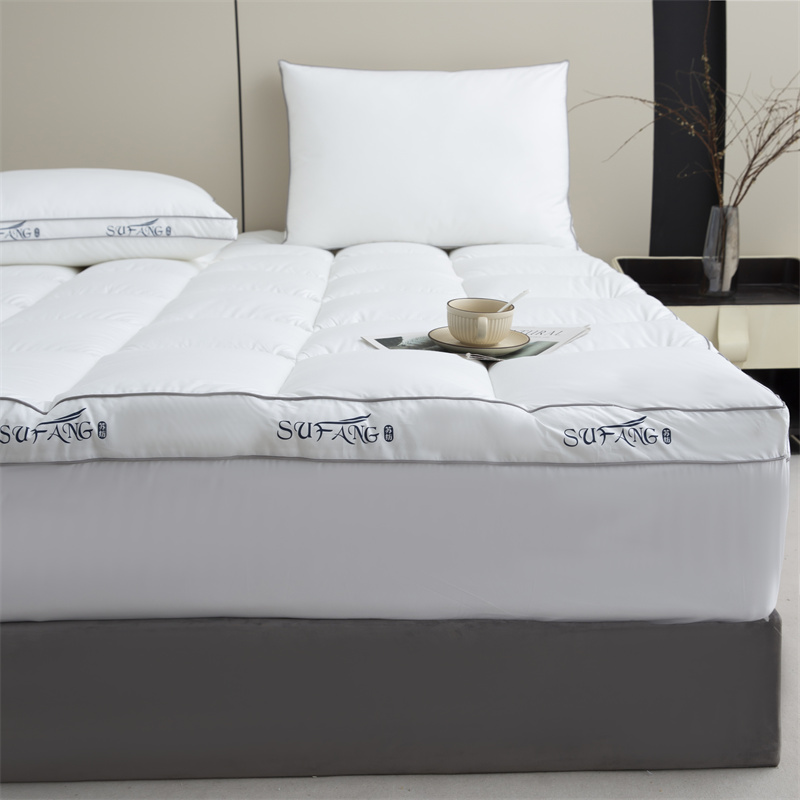 Přizpůsobený tisk loga Výplň z mikrovlákna 40s Downproof tkanina s lemem matrace potrubí Přizpůsobený tisk loga Výplň z mikrovlákna 40s Downproof tkanina s lemem matrace potrubí