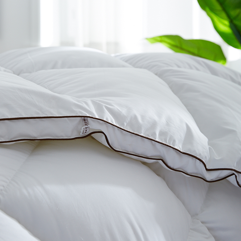 Hřejivá měkká peřina s podšívkou ze 100% bavlny Hřejivá měkká peřina s podšívkou ze 100% bavlny