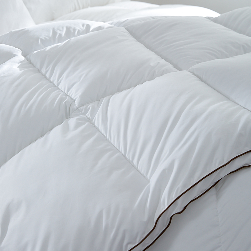 Hřejivá měkká peřina s podšívkou ze 100% bavlny Hřejivá měkká peřina s podšívkou ze 100% bavlny