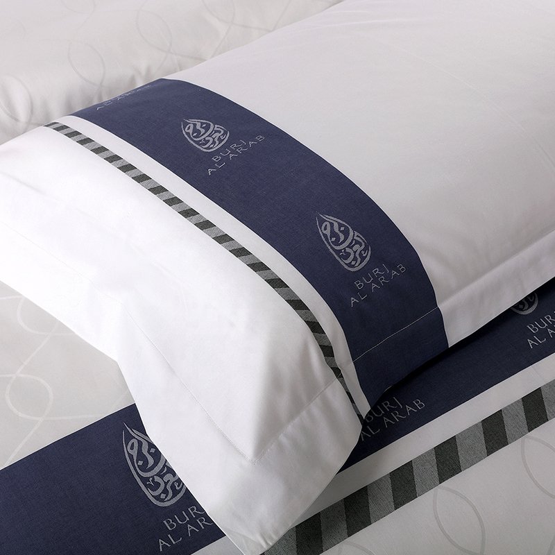 Sada ložního prádla ze 100% bavlny s logem na míru Sada ložního prádla ze 100% bavlny s logem na míru