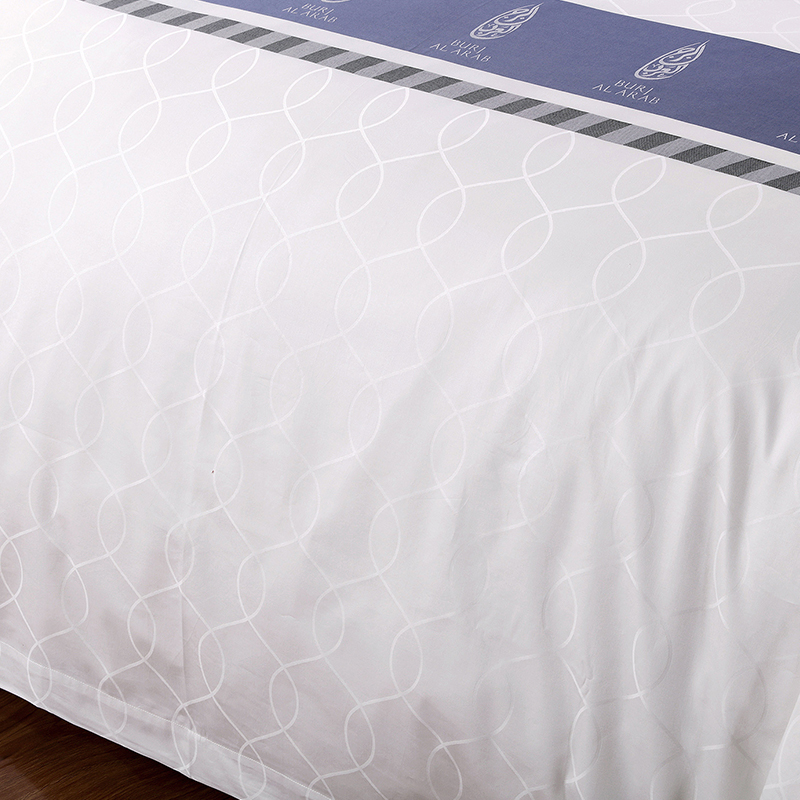 Sada ložního prádla ze 100% bavlny s logem na míru Sada ložního prádla ze 100% bavlny s logem na míru